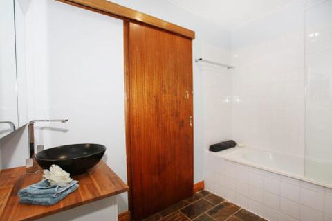 BEACH SHOPS & FABULOUS VACATION HOME! - Accommodation VIC 0