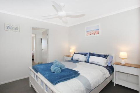 BEACH SHOPS & FABULOUS VACATION HOME! - Accommodation VIC 4