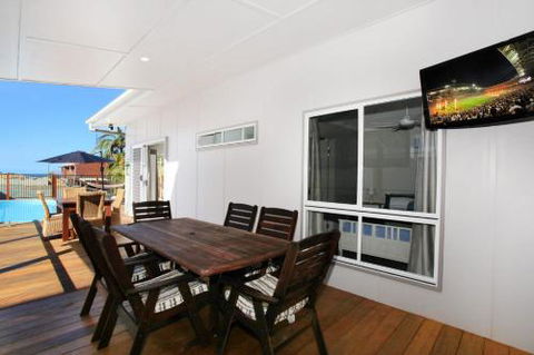 BEACH SHOPS & FABULOUS VACATION HOME! - Accommodation VIC 1