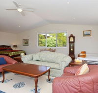 Morisset Waterfront 1bdr Studio looking over Trinity Marina - Accommodation VIC