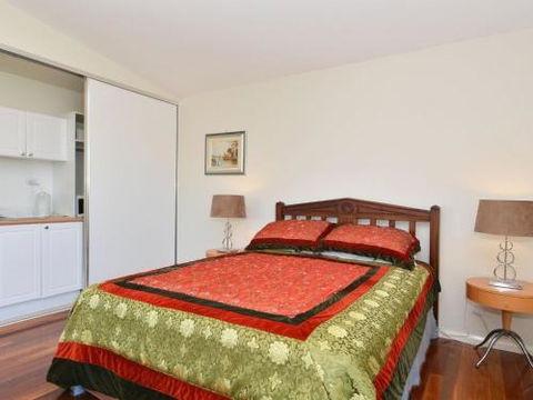 Morisset Waterfront 1bdr Studio Looking Over Trinity Marina - Accommodation VIC 6