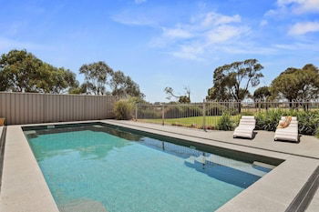 The Track House - Accommodation VIC 6