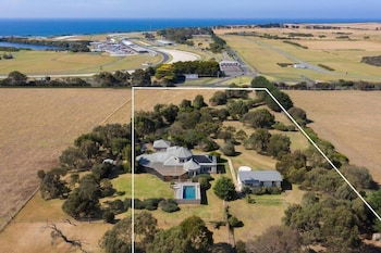 The Track House - Accommodation VIC 2