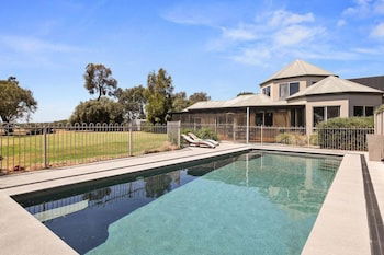 The Track House - Accommodation VIC 5