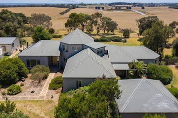 The Track House - Accommodation VIC 4