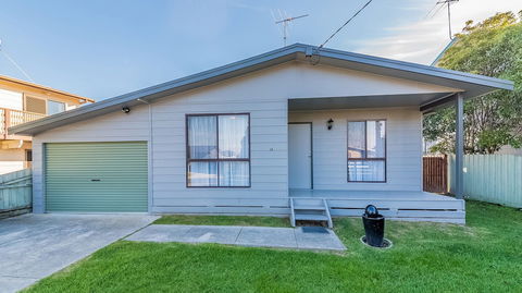 Family Home On 14 Lansell In Cowes - Accommodation VIC 0