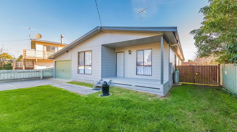 Family Home On 14 Lansell In Cowes - Accommodation VIC 6