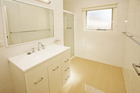Beach House Units - 3 - Accommodation VIC 5