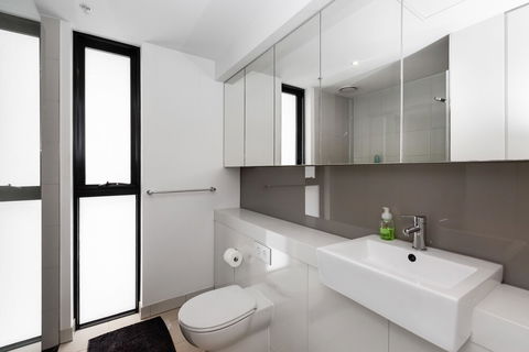 Sky 1 BDR South Yarra Apartment - Accommodation VIC 3