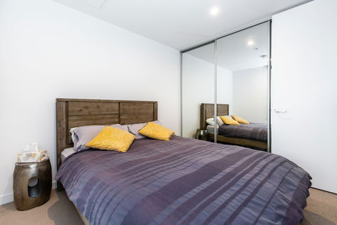 Sky 1 BDR South Yarra Apartment - Accommodation VIC 6