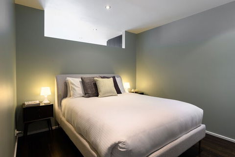 LUCY Laneway Art Fed Square Bars & Flinderst St. Station - Accommodation VIC 6