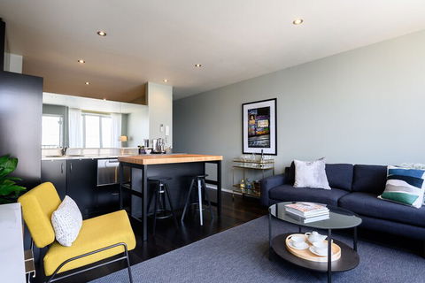 LUCY Laneway Art Fed Square Bars & Flinderst St. Station - Accommodation VIC 5
