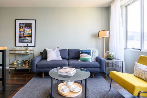 LUCY Laneway Art Fed Square Bars & Flinderst St. Station - Accommodation VIC 3