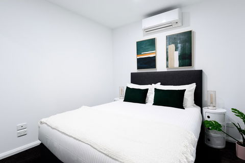 CARLISLE Bright Townhouse In Great Location - Accommodation VIC 3