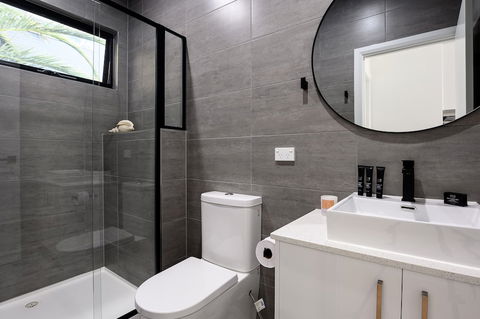 CARLISLE Bright Townhouse In Great Location - Accommodation VIC 1
