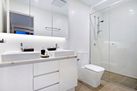 NEO Apartments Holidays Gold Coast - Accommodation VIC 5
