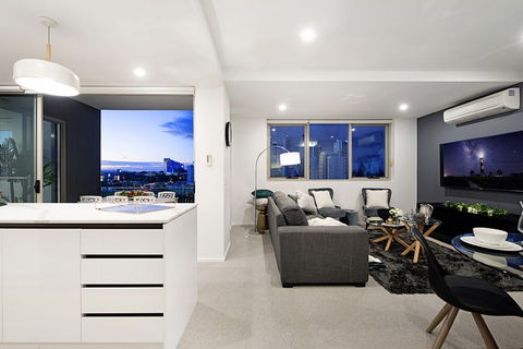 NEO Apartments Holidays Gold Coast - Accommodation VIC 2
