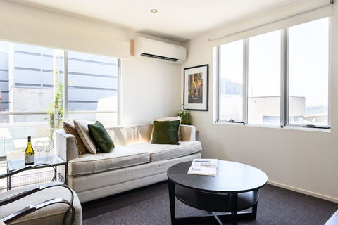 OLIVER Laneway Art Fed Square & Top Restaurants - Accommodation VIC 2