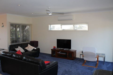 61 Redrocks Retreat - Accommodation VIC 4