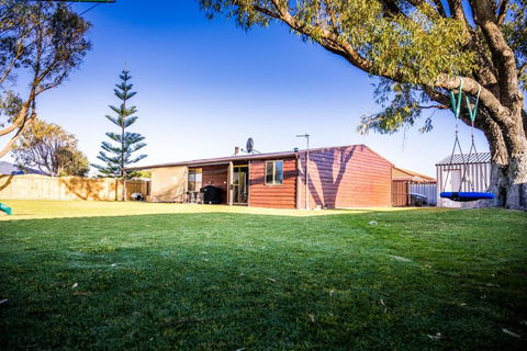 The Bothy Lancelin Family Retreat - Accommodation VIC 4