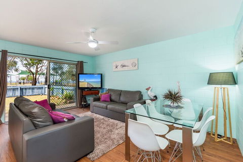 Charm & Comfort In This Ground Floor Unit With Water Views! Welsby Pde Bongaree - Accommodation VIC 4