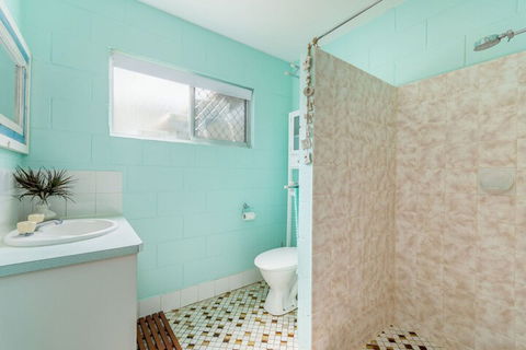 Charm & Comfort In This Ground Floor Unit With Water Views! Welsby Pde Bongaree - Accommodation VIC 5