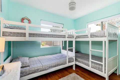 Charm & Comfort In This Ground Floor Unit With Water Views! Welsby Pde Bongaree - Accommodation VIC 7