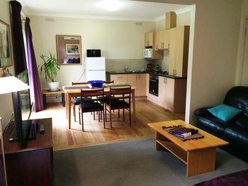 Acacia House Retreat Daylesford - Accommodation VIC 3