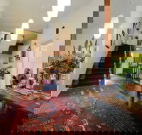 Edinburgh Gallery Bed  Breakfast - Accommodation VIC