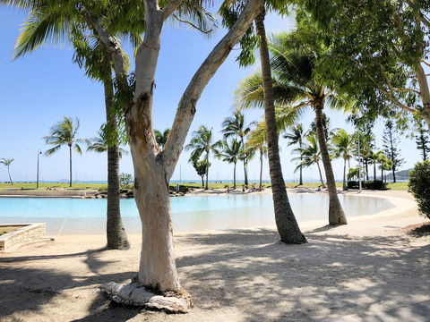 Magnums Airlie Beach - Accommodation VIC 2