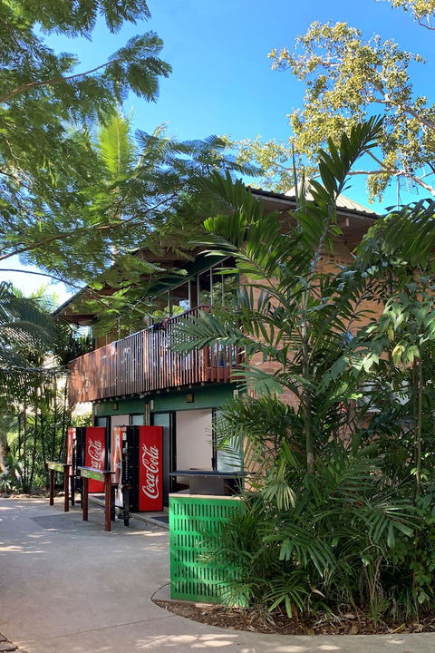 Magnums Airlie Beach - Accommodation VIC 3