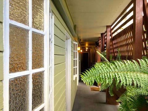 Five 3 Five - The Beachside Barracks - Accommodation VIC 3