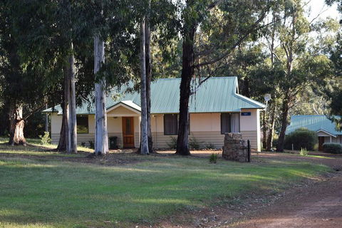 Bushy Lake Chalets - Accommodation VIC 6