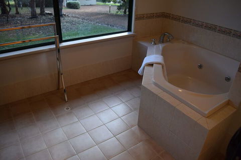 Bushy Lake Chalets - Accommodation VIC 7