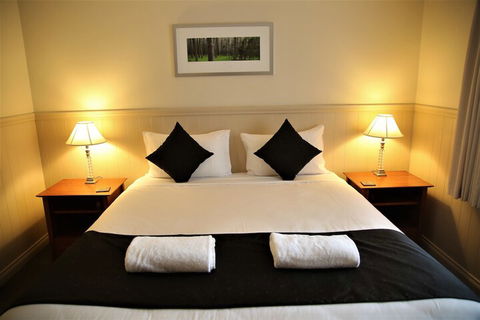 Bushy Lake Chalets - Accommodation VIC 3