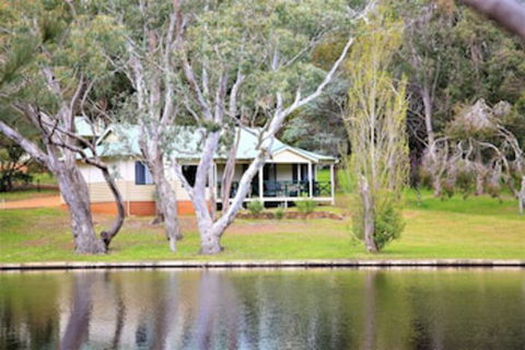 Bushy Lake Chalets - Accommodation VIC 0