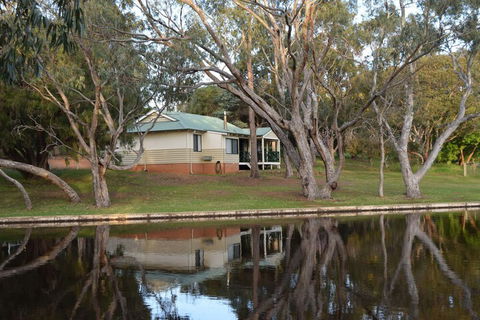 Bushy Lake Chalets - Accommodation VIC 4