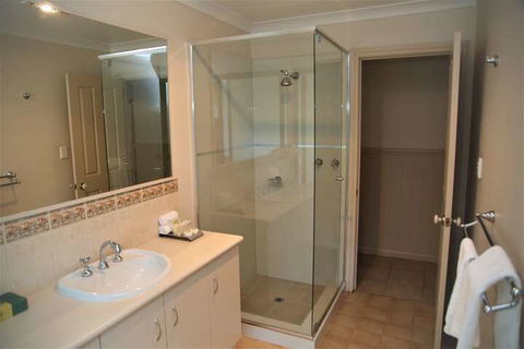 Bushy Lake Chalets - Accommodation VIC 5