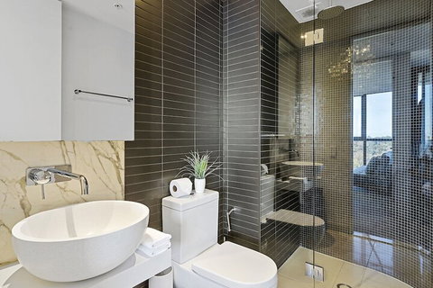 LAURENT Views Of MCG & Yarra River + Fed Square - Accommodation VIC 5