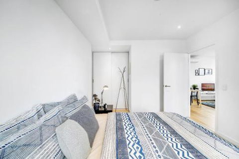 A Stylish 2BR CBD Apt With Beautiful City Views - Accommodation VIC 4