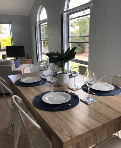 11 Anchovy Street Tin Can Bay Summer Haven Coastal Retreat - Accommodation VIC 6