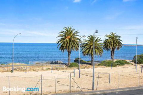 Bayline Beachfront Apartment No 4 - Accommodation VIC 2