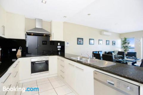 Bayline Beachfront Apartment No 4 - Accommodation VIC 3