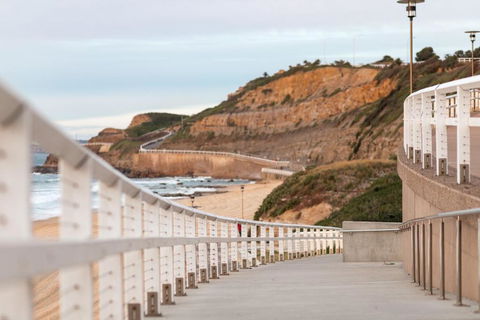 Luxury Beachfront Apartment In Newcastle - Accommodation VIC 2