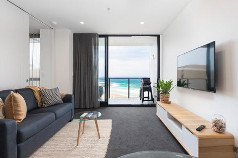 Luxury Beachfront Apartment In Newcastle - Accommodation VIC 3
