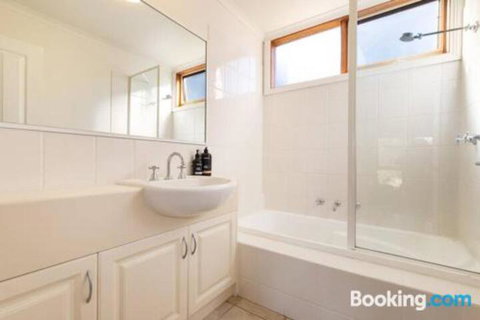 Acqua Vista Water View Fireplace Walk To Beach - Accommodation VIC 1