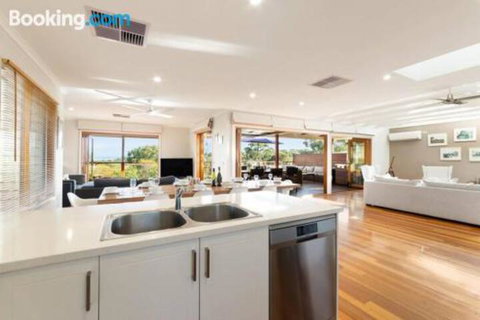 Acqua Vista Water View Fireplace Walk To Beach - Accommodation VIC 2