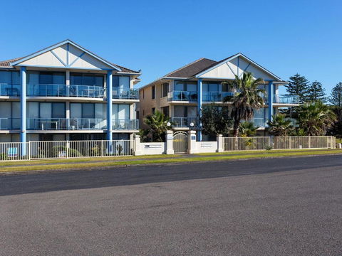 Across The Road From The Beach! - Accommodation VIC 5