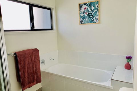 WHITSUNDAY Spacious & Comfortable Moments From Picturesque Boardwalk - Accommodation VIC 4