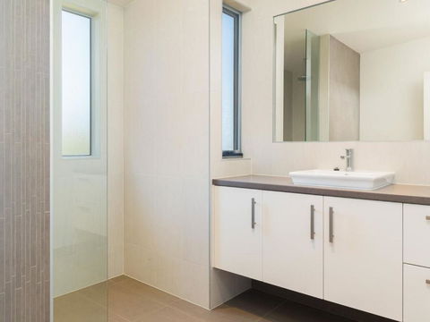 Waikiki Dream - Accommodation VIC 6
